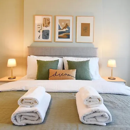 Modern 1br Apt Perfect Blend Of Comfort & Style